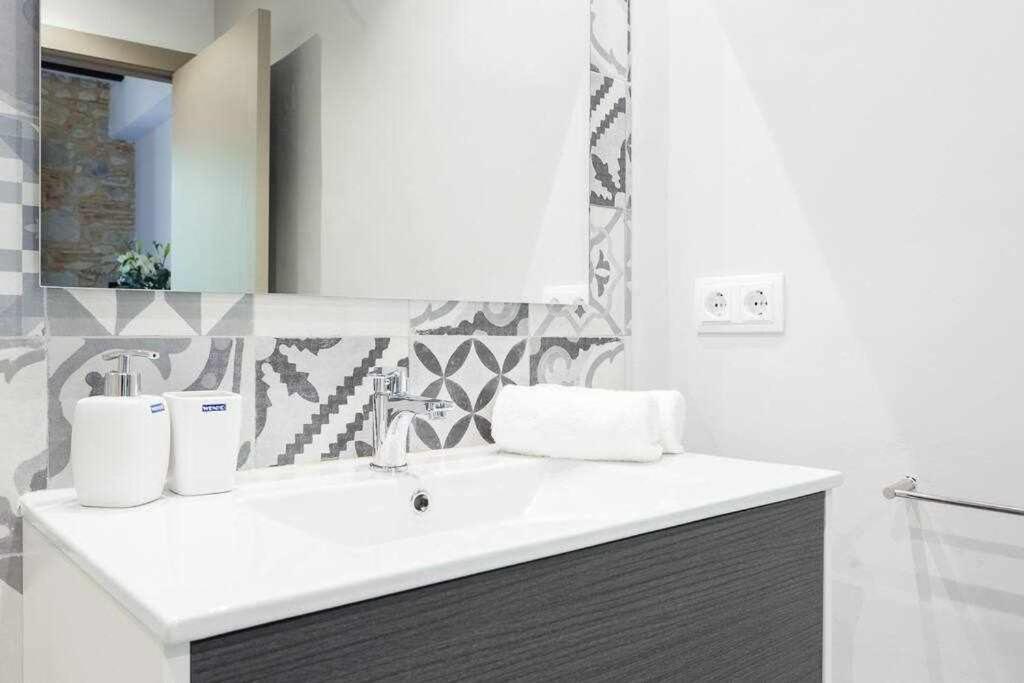 Sleep & Stay Home With Balcony Bonaventura 3 Girona Exterior photo